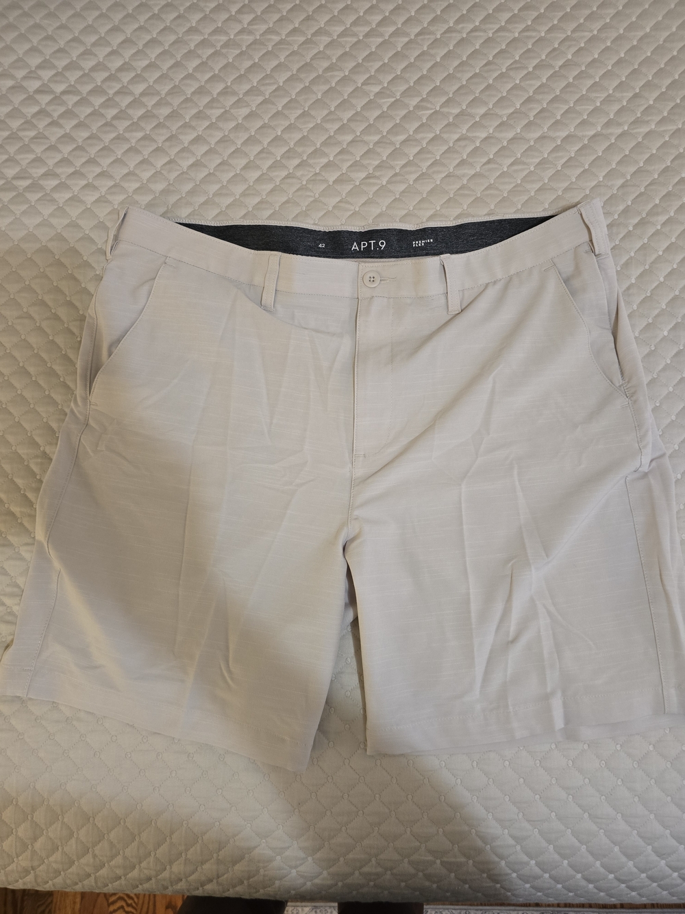 42W/ APT 9 Men's Light Tan Pocket Shorts